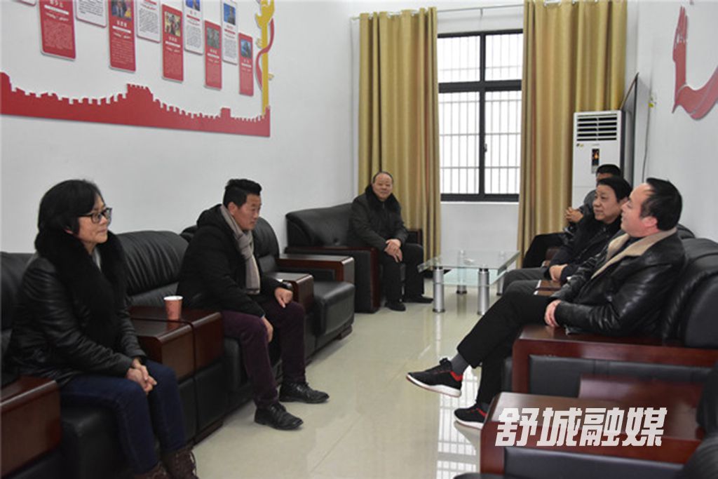 县政法委慰问见义勇为人员7.JPG