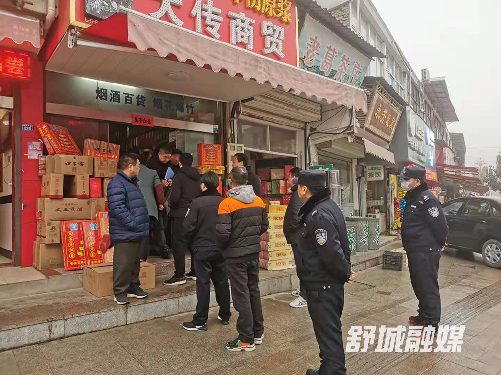 五显镇加强烟花爆竹“打非治违”行动照片1