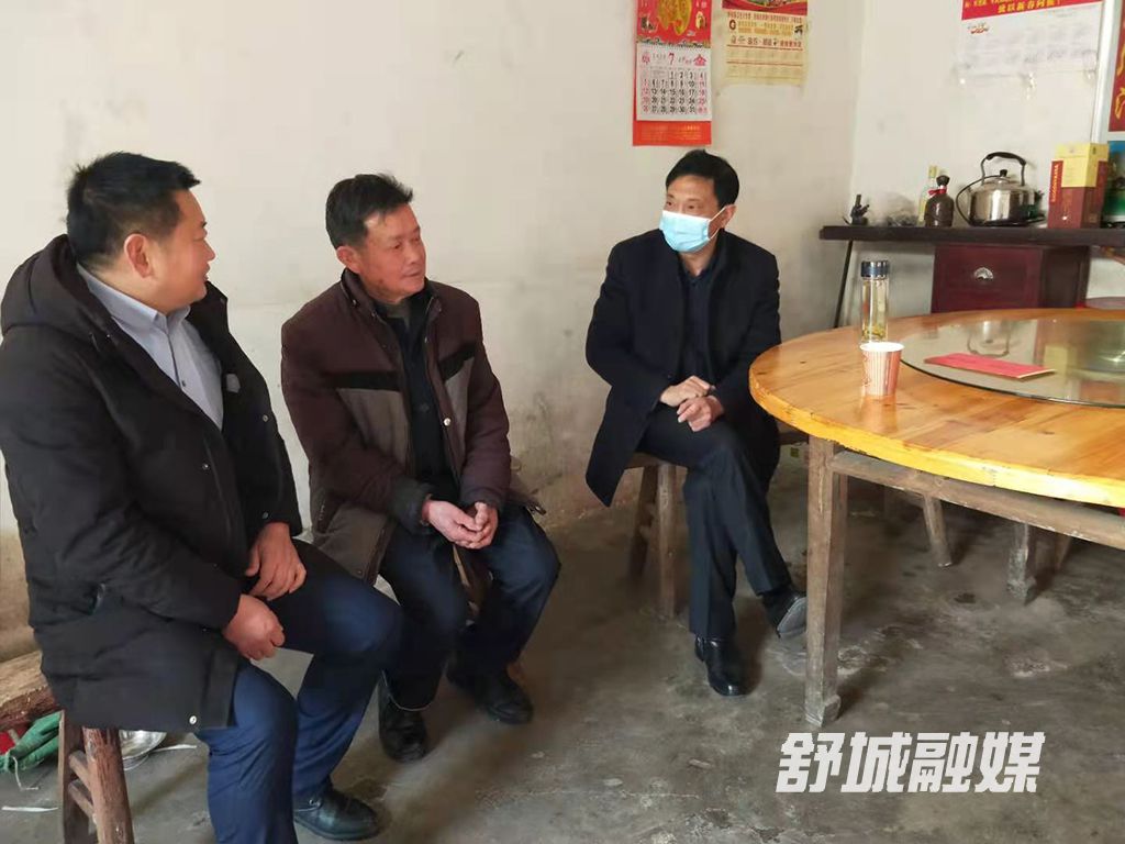 乡党委书记蒋立权到西港村看望慰问烈子余仁发