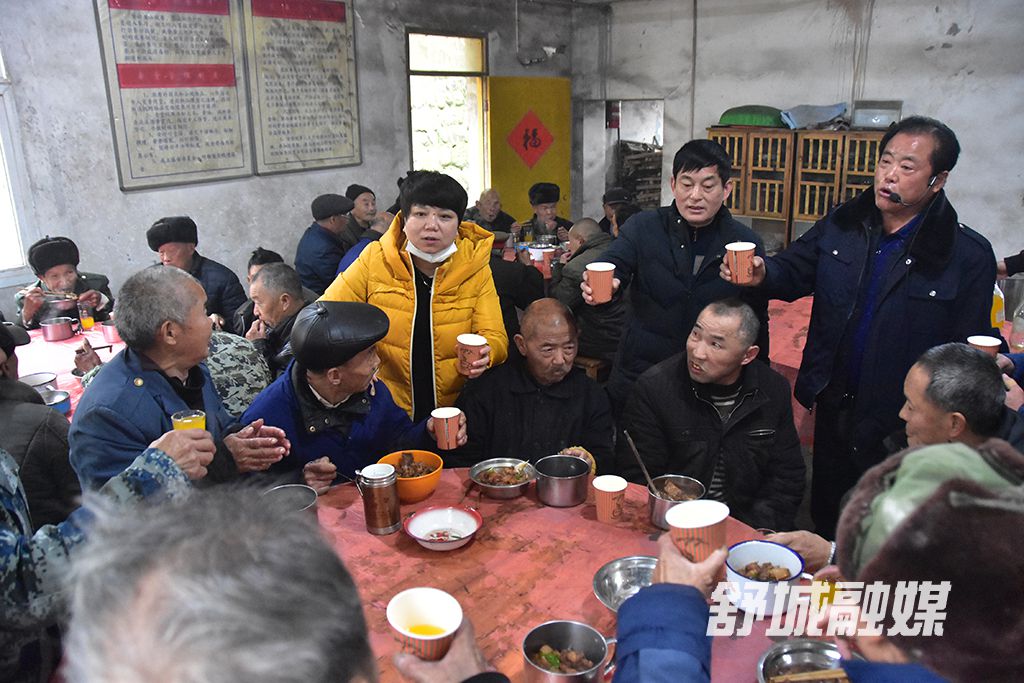 祝福老人们春节愉快、健康长寿。.JPG