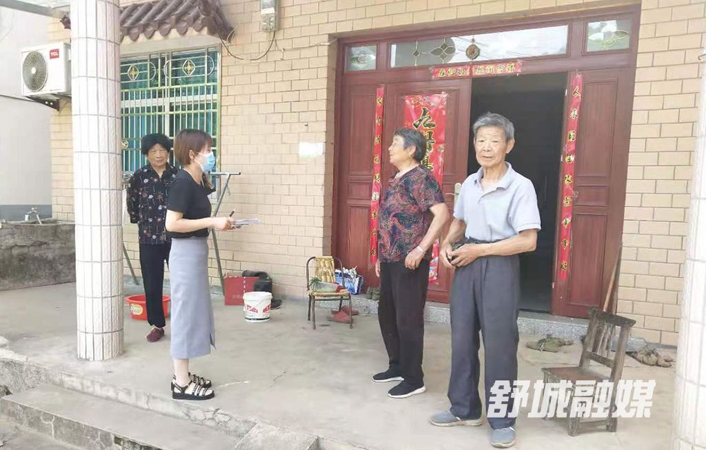 已接种过的领导干部向群众介绍自身真实感受
