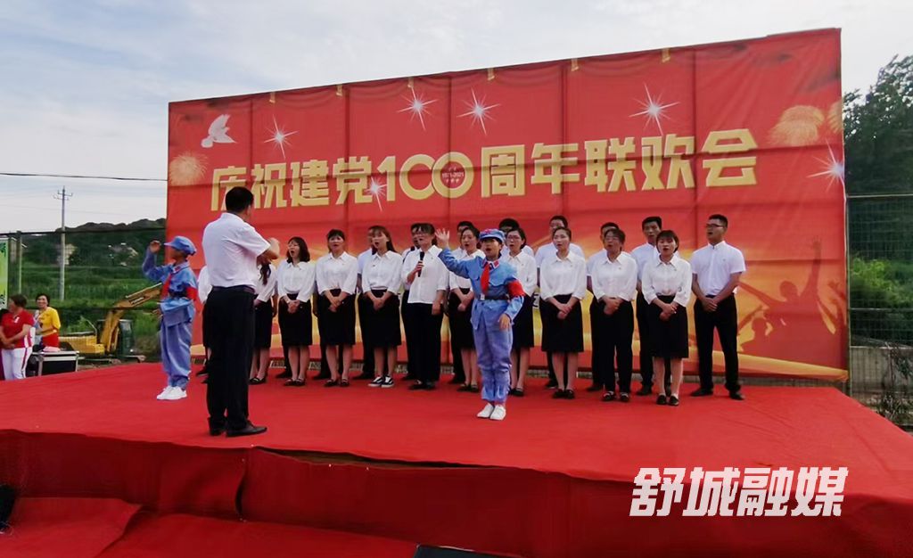 高峰乡“颂歌献给党·唱响中国梦”合唱队大合唱