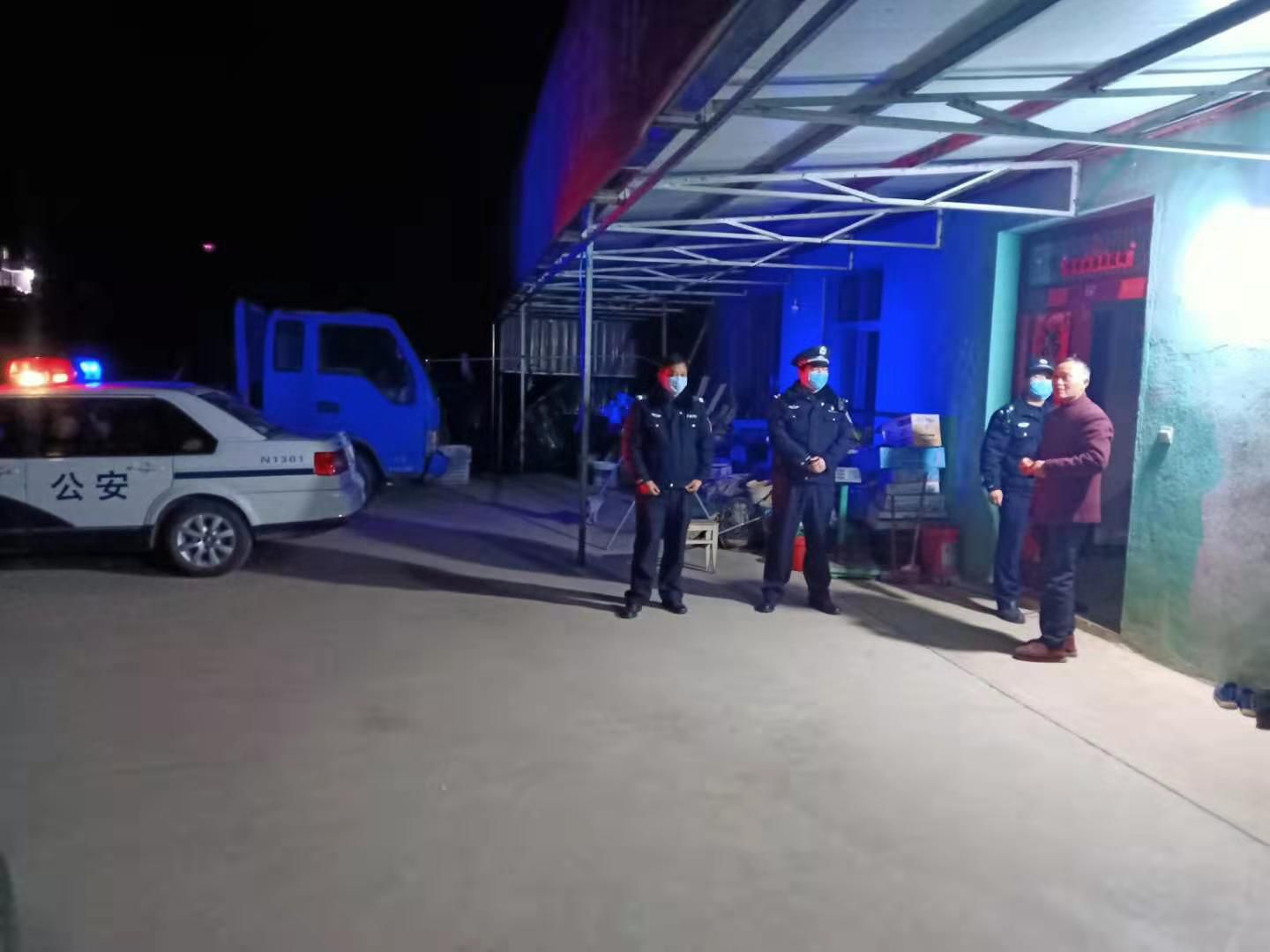 派出所夜间巡逻防控及宣传疫情防控知识